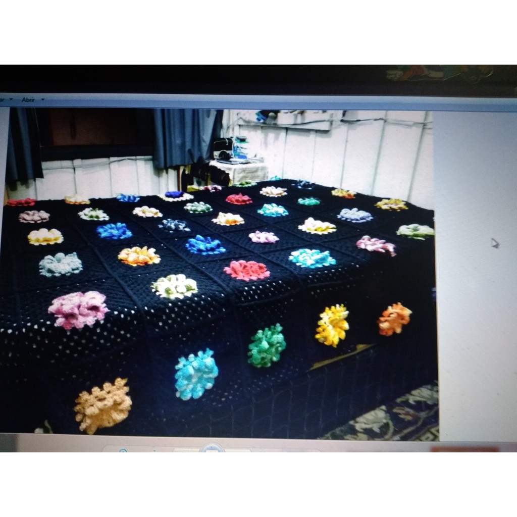 Colcha De Casal Feito À Mão Crochê Em Barbante Preto/ Flores Coloridas em Alto Relevo