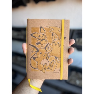 Sketchbook Caderno Pokenon Pichu Pikachu Raichu Ash com Elástico e Marca Página Aquarela