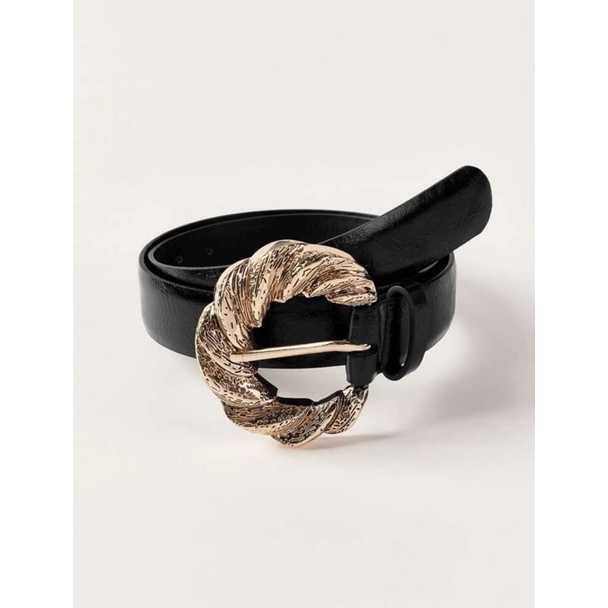 Cinto preto da moda fivela grande dourada