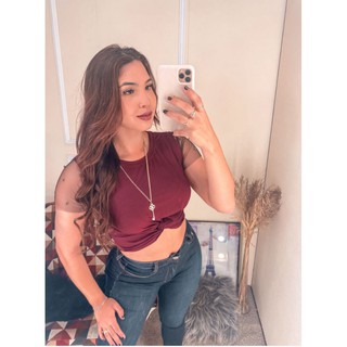 Cropped de luxo com nózinho e manga Tule e pérolas.