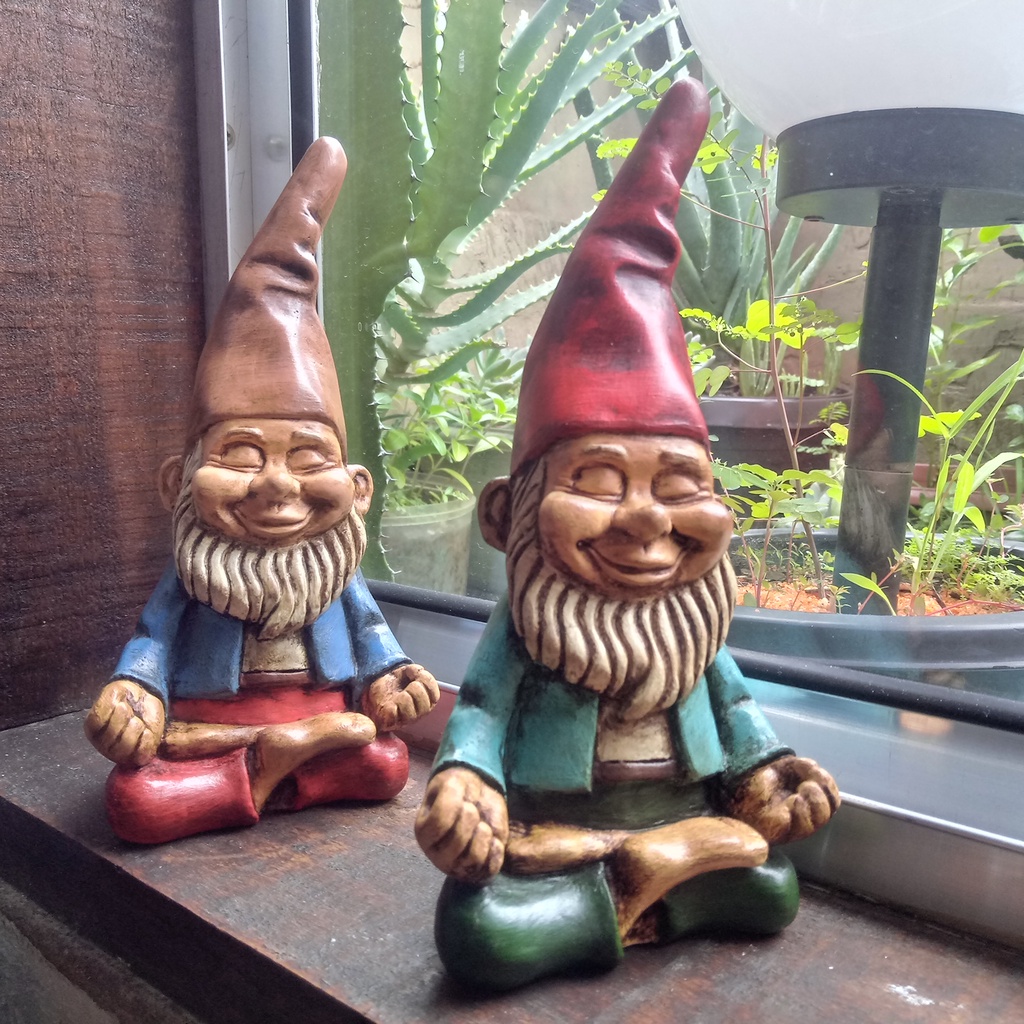 Duende Gnomo Sorte Meditando Jardim Betume Colors 17cm Decoração Casa