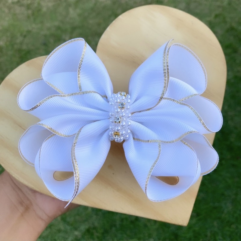 Laço de cabelo infantil personalizado luxo strass e pérolas, batizado casamento em Oferta na Shopee