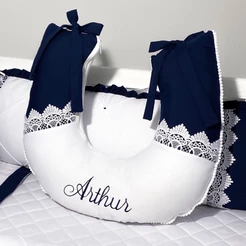 Almofada de Amamentação Personalizada Menino Azul Marinho/azul bebê/cinza/verde/rosé/bege Baby Mania