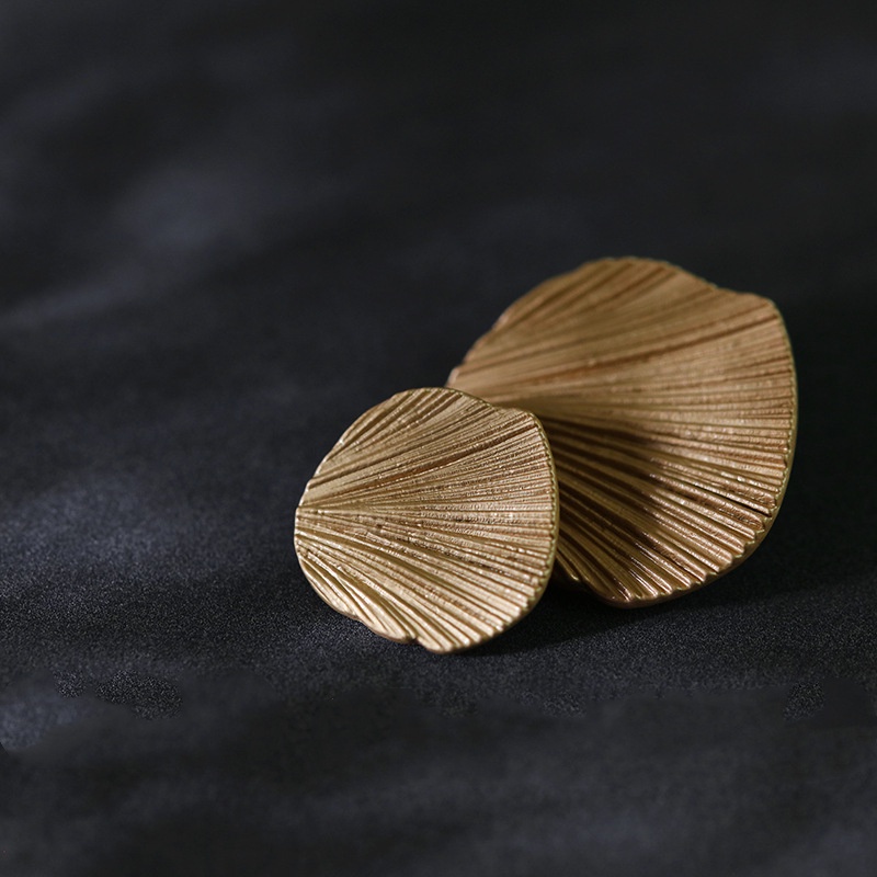 10 Peças/Lote 30mm Botões Grandes Para Costura Dourado Fan-shaped De Metal Roupas De Lã Das Mulheres Trench Coat Casaco Decorativo Botão em Oferta na Shopee