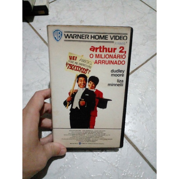 VHS Arthur 2 o milionário arruinado ( legendado)