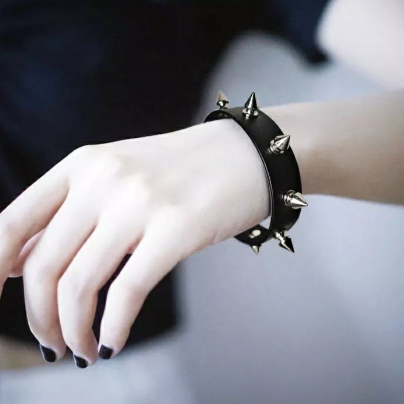 Pulseira Punk Rock com Rebites Spikes Gótico Aesthetic Unissex