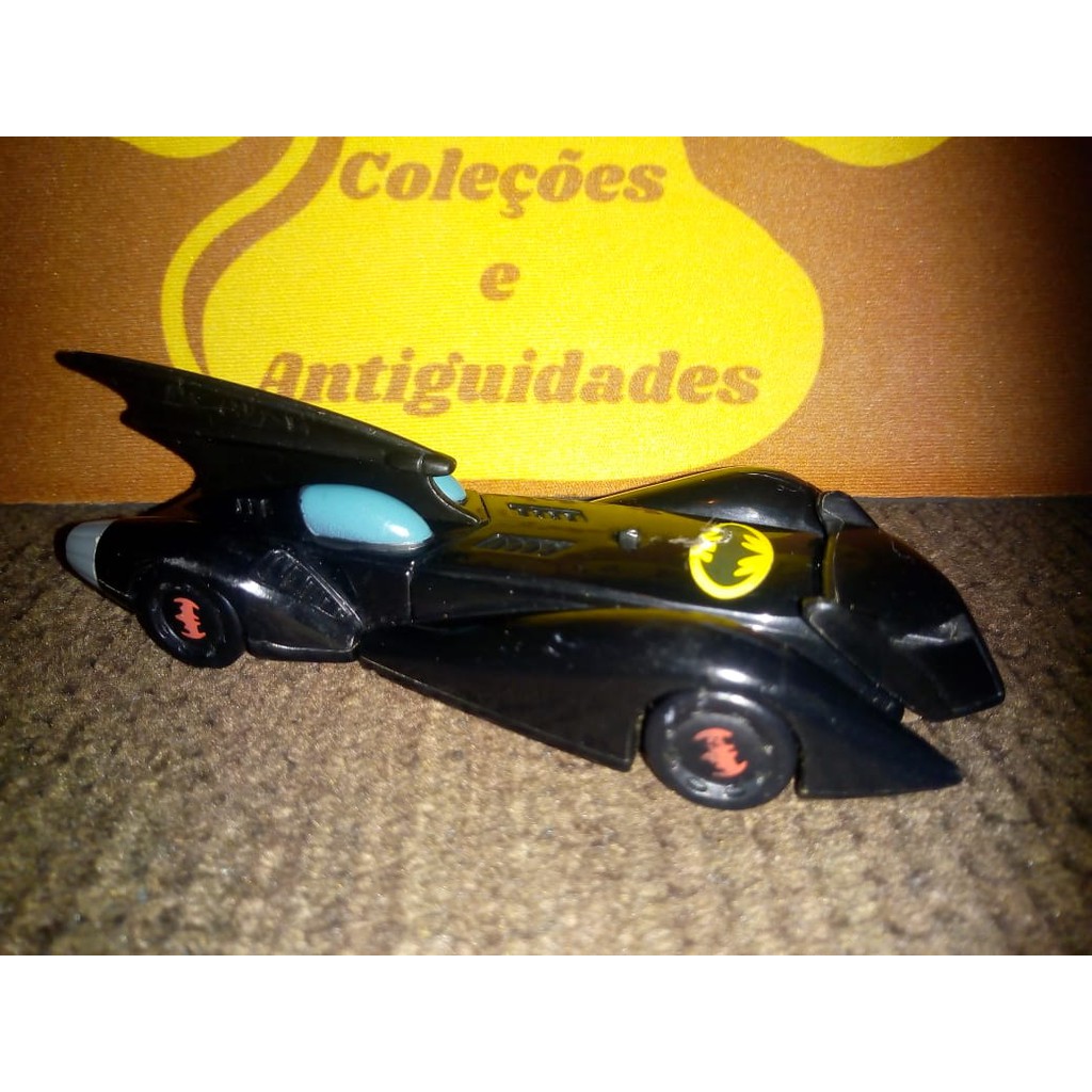 Miniatura kinder ovo pascoa batmovel.