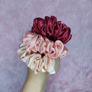 Scrunchies de Cetim - pompom - xuxinha - prendedor de cabelo - elástico para cabelo