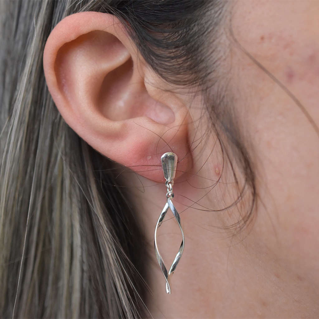 Brinco Torcido Banhado Prata 925 Legítima em Oferta na Shopee