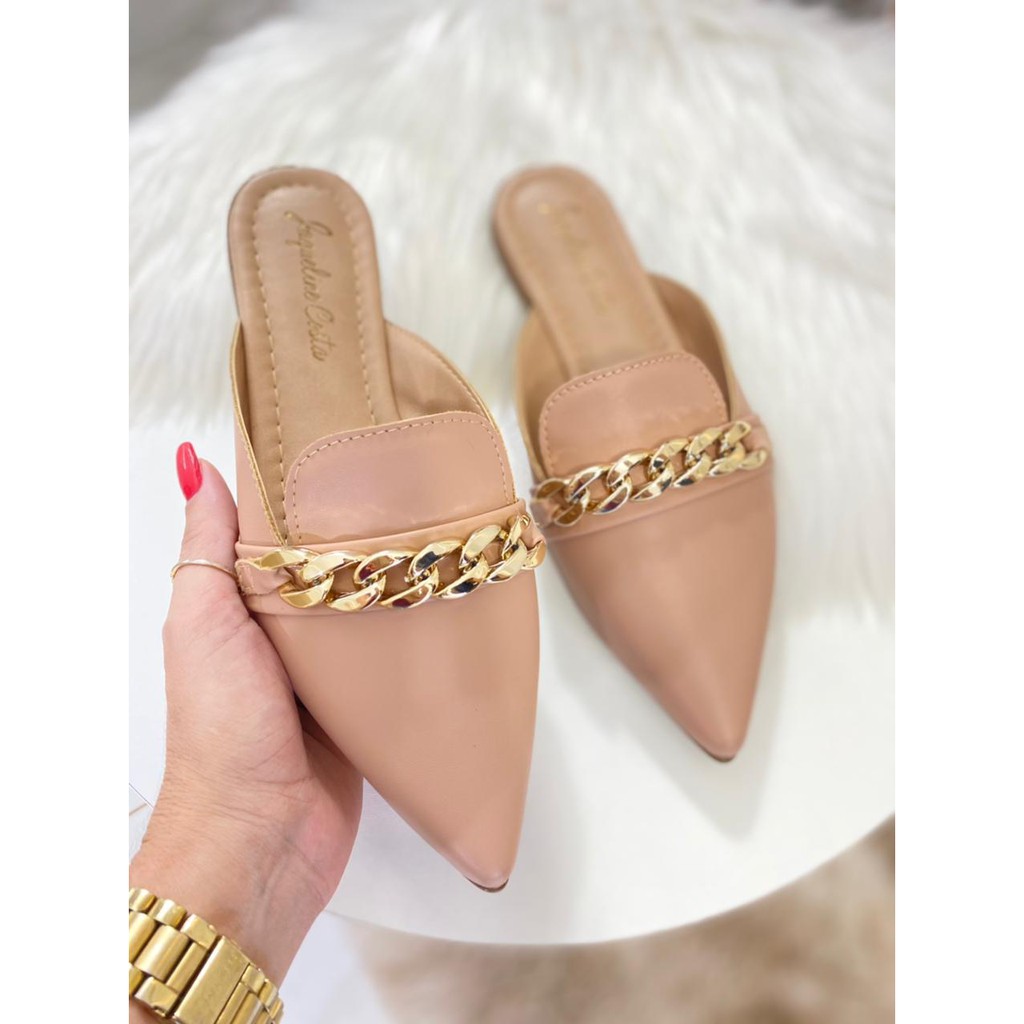 Mule Rasteirinha Feminina Bico Fino Detalhe Dourado Corrente Casual Jaqueline Costa