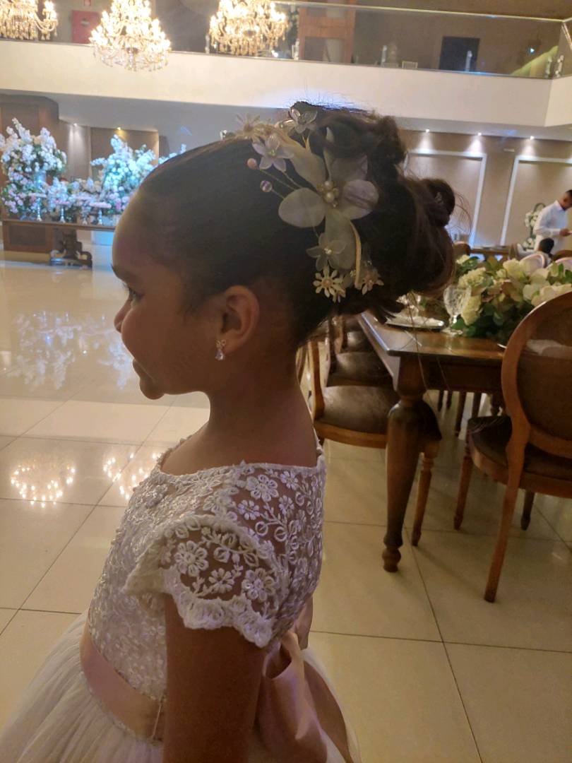 Arranjo Acessório Cabelo Daminha Florista Casamento Festa Debutante pulso  flor pérola | Shopee Brasil