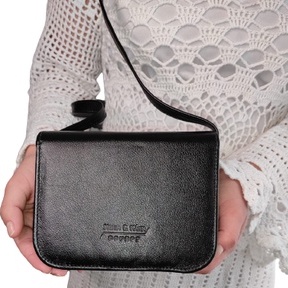 Bolsa Feminina( B029), Couro Legítimo! LANÇAMENTO!PROMOÇÃO! Com Bolsos - um com zíper, Alça Transversal com regulagem em Oferta na Shopee