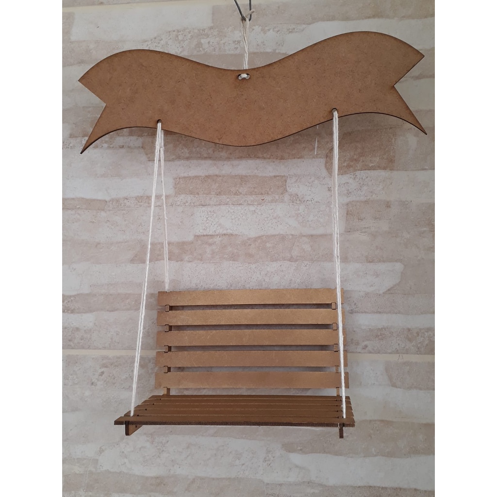 Banner para guirlanda de porta Maternidade em MDF, acompanha Cadeirinha de balanço.  KIT 2 PEÇAS: Banner e Cadeirinha. Não acompanha as cordas para fazer o balanço.