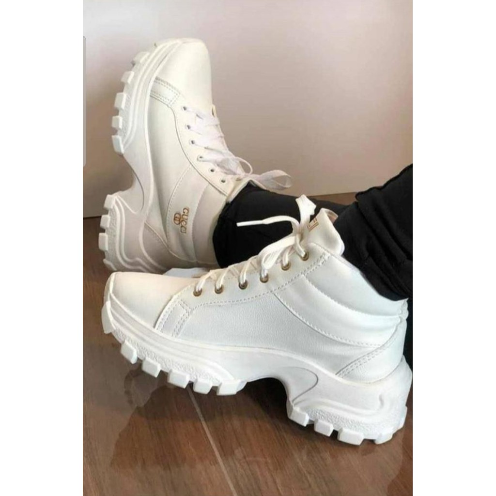 bota gucci branca