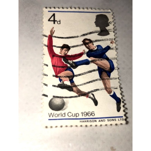 Selo Inglês comemorativo da Copa do Mundo de 1966, onde a Inglaterra ganhou por 4 - 2 frente a Alemanha Ocidental - Valor nominal de 4 decimais