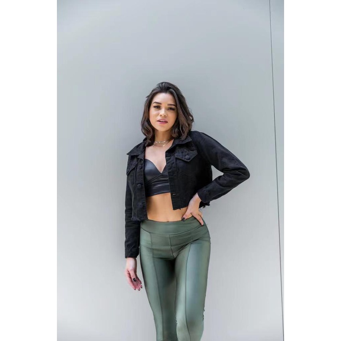 Jaqueta jeans cropped BOTAO FORO MODA FEMININA