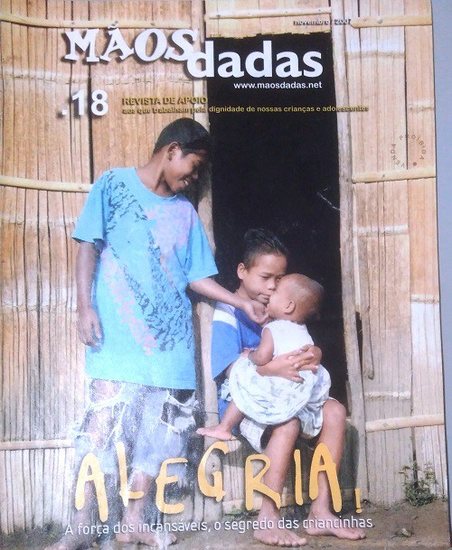 Revista Mãos dadas 18 Alegria (A força dos incansáveis, o segredo das criancinhas) Revista de apoio de Vários pela Re...