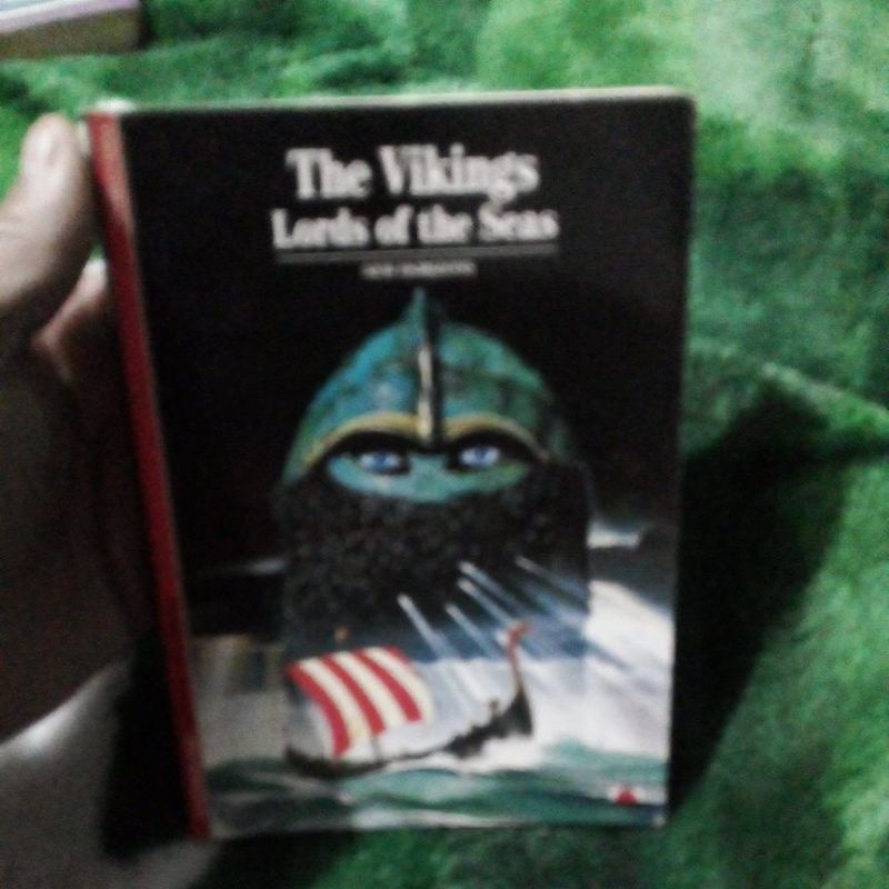 livro the vikings lords of the seas em ingles
