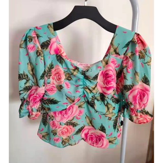 blusa feminina de cropped estampado flores manga curto