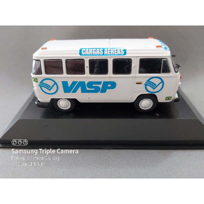 vw kombi VASP CARGAS AÉREAS marca ixo acompanha embalagem de acrílico pintura automotiva rodas giram portas não abrem