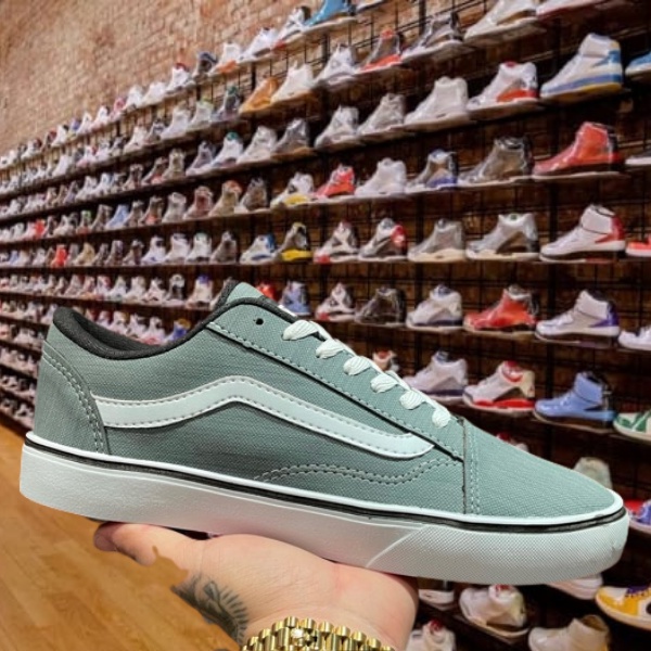 Vans cores store