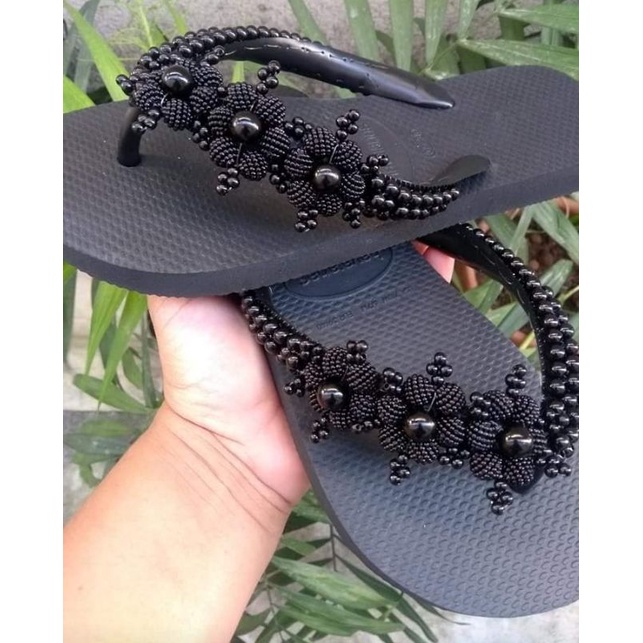 Sandalia havaianas decoradas e customizadas preta