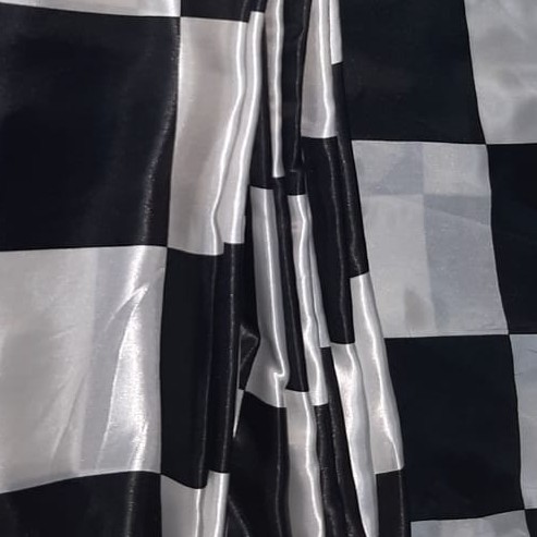 Tecido Cetim Quadriculado De Branco Com Preto 3.50 Metros Por 1.50 De Largura