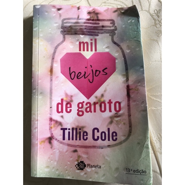livro Mil beijos de garoto com marcas de uso!! | Shopee Brasil