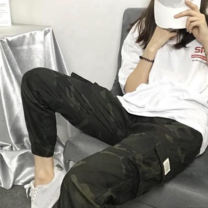 calça camuflada folgada