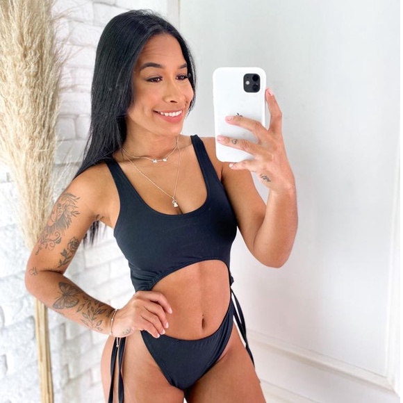 Body Maiô Gringo Asa Delta Triquini Aberto Lateral Anitta