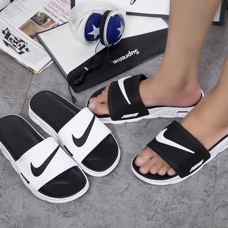 Chinelo nike feminino sales preto e branco