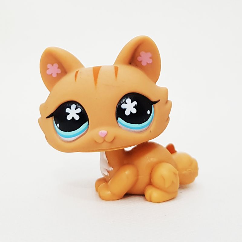 [ID: LPS 649, a crouching ginger littlest pet shop cat.]