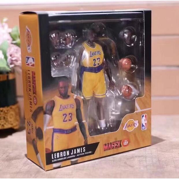 Mafex Boneco Articulado NBA LeBron James BJD 127 - Desconto no Preço