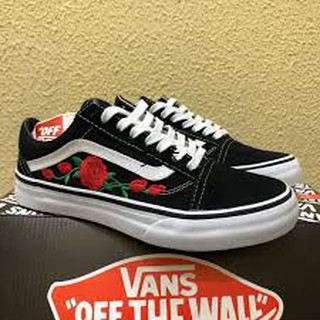 tenis vans old skool preto com flor