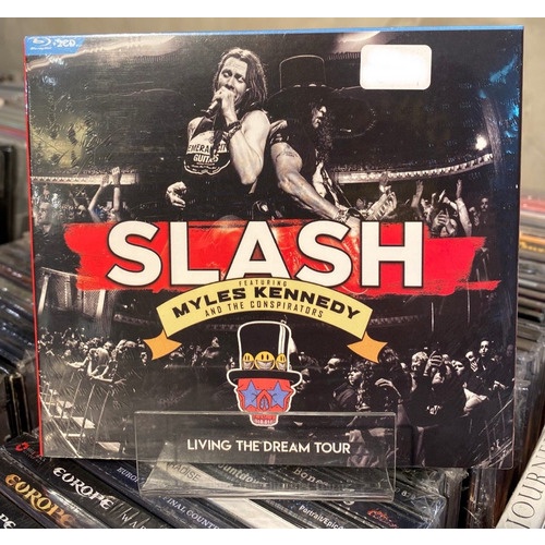 Bluray + 2 CD Slash - Living The Dream Tour Lacrado Importado Digipack Guns n Roses