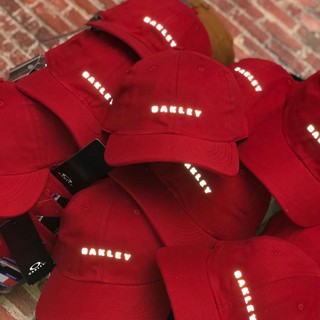 Boné Vermelho Logo e Fita Refletiva a Pronta Entrega