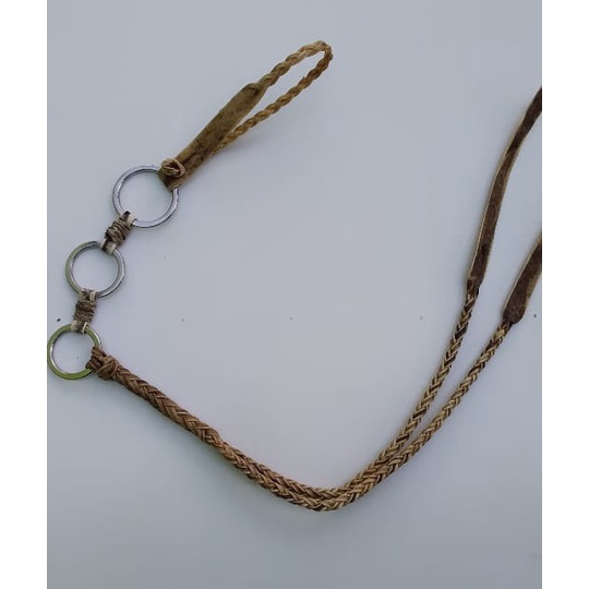 Chicote tala couro crú trançado 3 argolas inox em Oferta na Shopee
