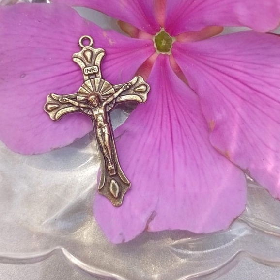25 Cruz para Terço Ouro Velho - Crucifixo para Terço - Cruz para Montagem de Terço Católico