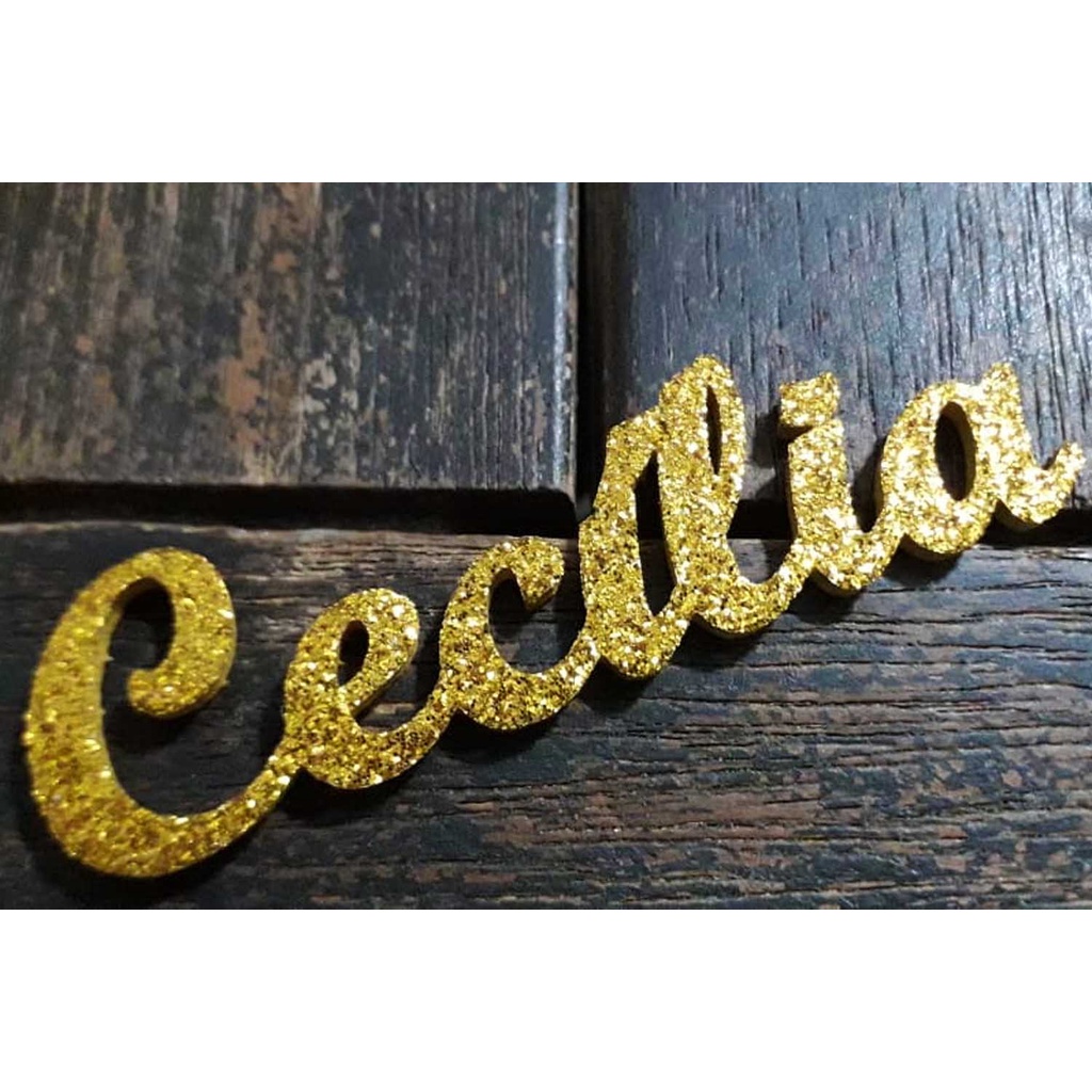 Nomes personalizado em  eva com Glitter. com 15 cm de largura x Altura na proporção para festas e decoração.