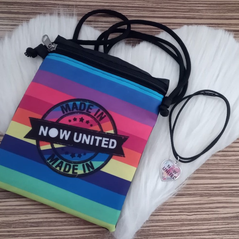 Kit Bolsinha Transversal + Colar Coração ou Redondo NOW UNITED Para Super Fã