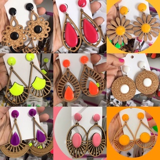 15 pares de brincos MDF com resina Sortidos