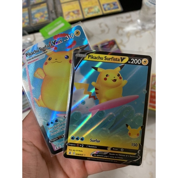 Carta Pokemon Pikachu Surfista V e Pikachu Surfista VMax Celebrações