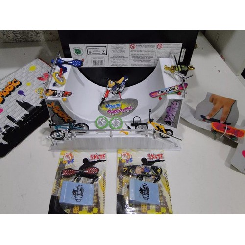 Pista Skate Dedo Half Radical Corrimão Rampa Escada Half Pipe Finger Boards Moto Bike Patinete