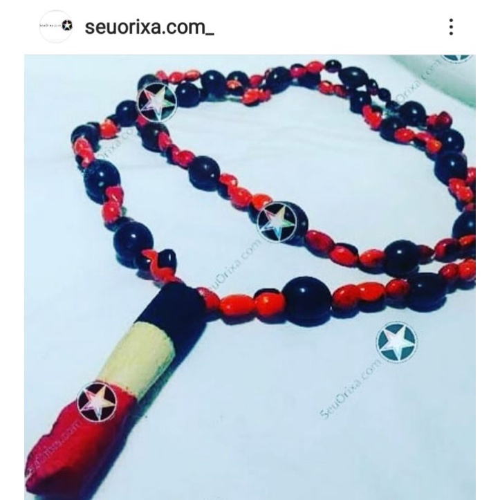 Baiano (a) Guia de Coquinho e olho de cabra c/ Pingente