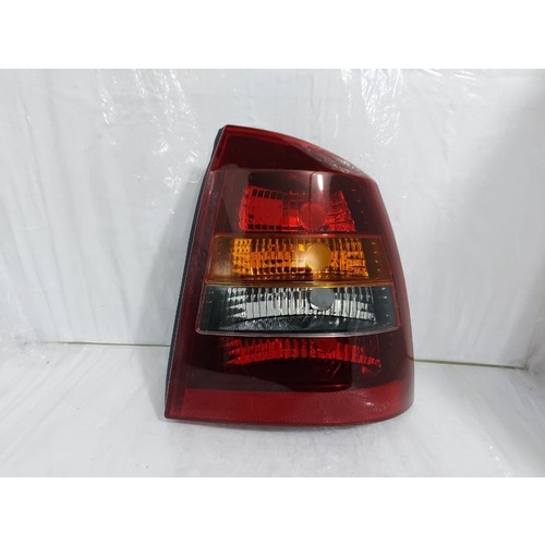 Lanterna Traseira Astra Sedan Fume 1998 1999 2000 2001 2002 LADO DIREITO ((  PASSAGEIRO ))