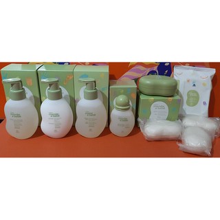 Kit Mamãe e Bebê em promoção de 306,90 por 269,90 Colônia Shampoo Condici Sab Liqui Saboneira com 1 sabone Lenço com 16