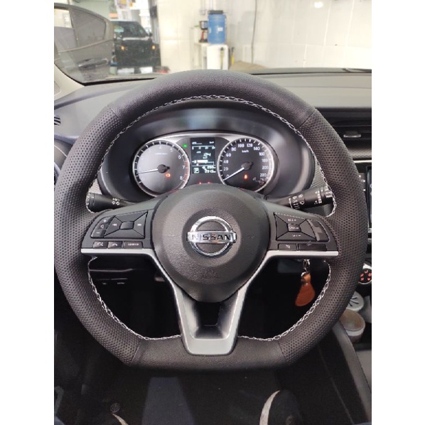 capa de volante Nissan kiks costura branca
