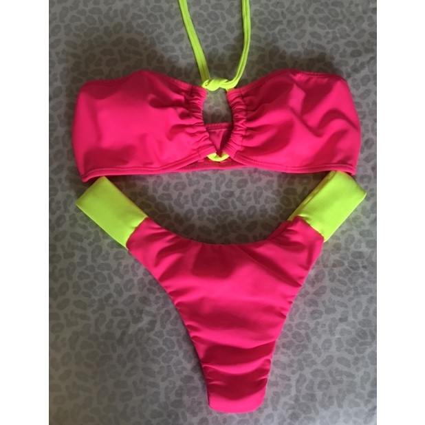 Biquíni Jadelina - com bojo removível - sutiã de top e calcinha empina bumbum - rosa neon com amarelo neon - amarrar -