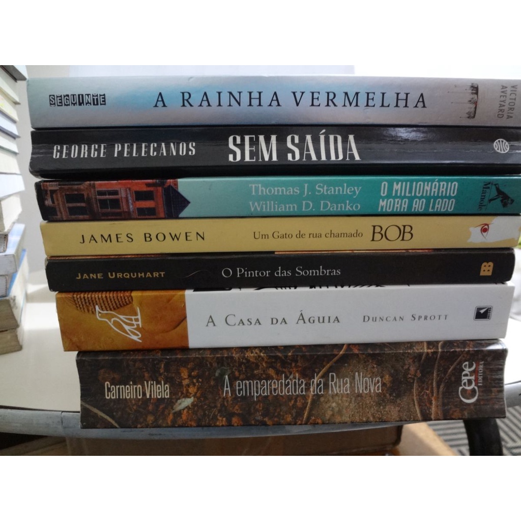 Livros Romance A Rainha Vermelha / Sem Saída / O Milionário Mora ao lado / Uma Gato de Rua Bob / Pintor das Sombras