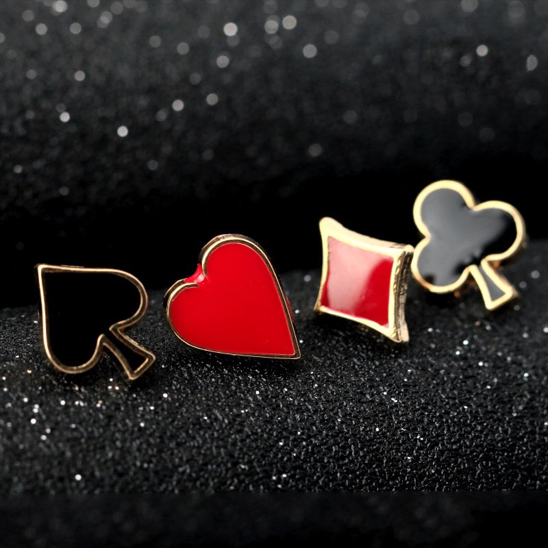 4 Pçs/Set Criativo Engraçado Moderno Jogando Cartão Broche Liga Mini Ameixa Blossom Coração Preto Vermelho Poker Agulha Fivela Pino Crachá